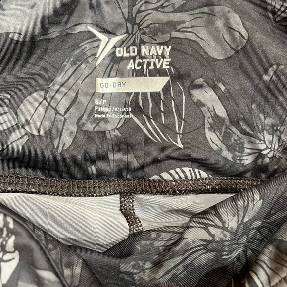 Old Navy Go Dry Leggings - Picture 3 of 3